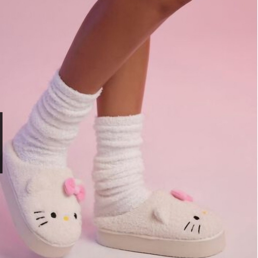 Hello Kitty x Forever21 Collection Plush House Slippers Fashion Accessories Y2K
